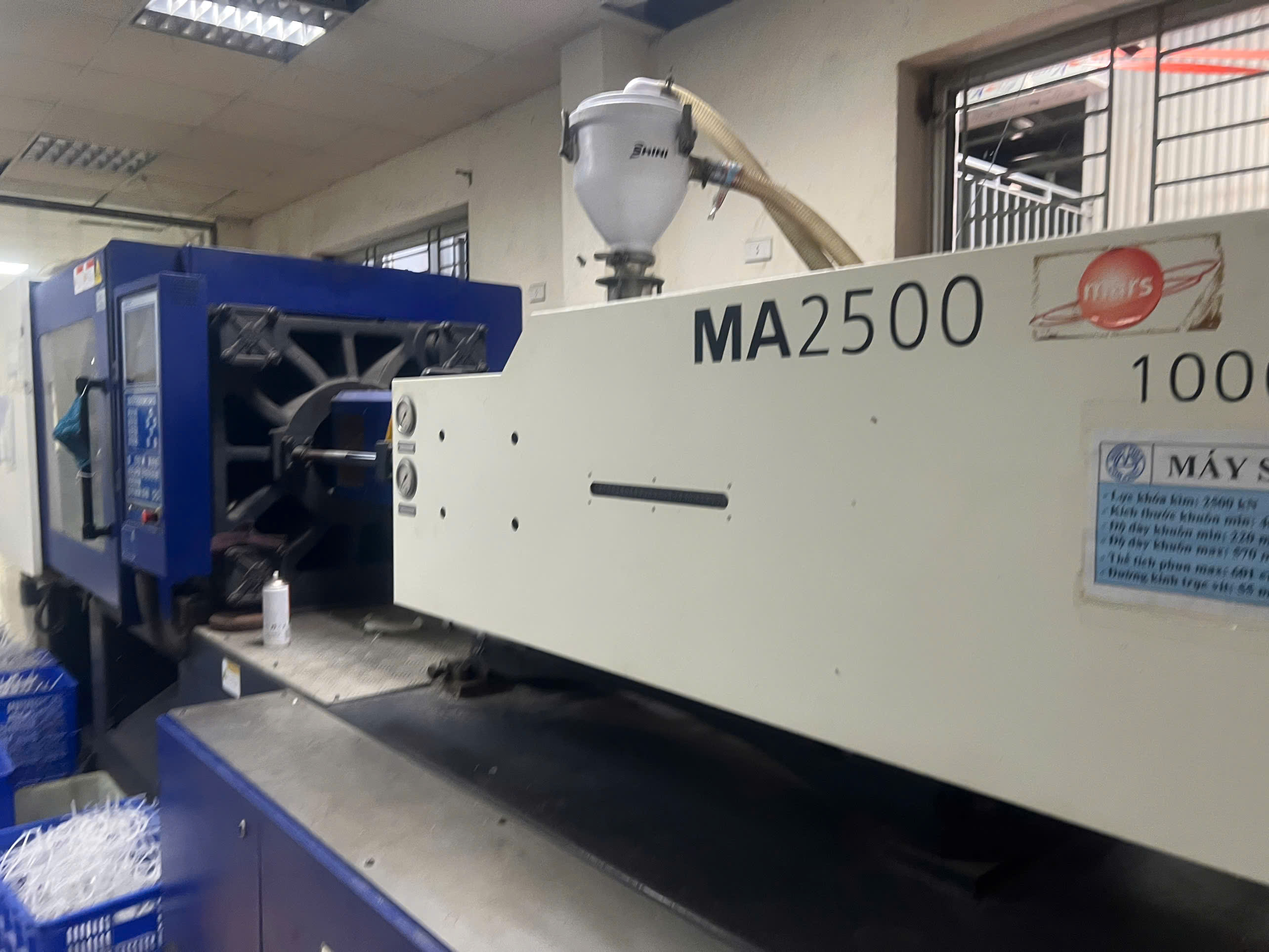 Injection molding machine.jpg